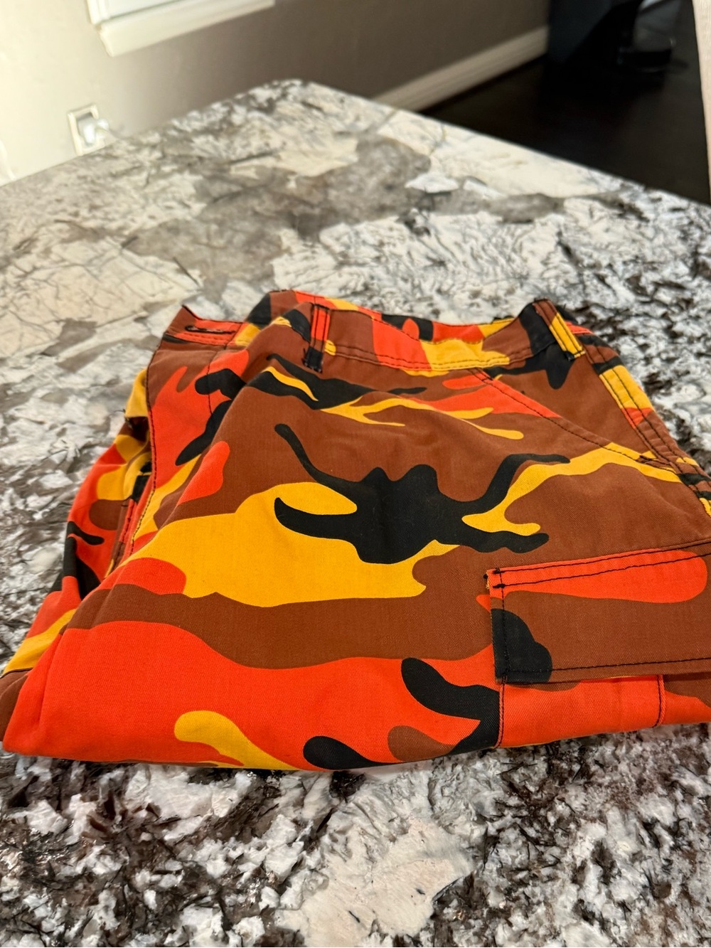 New Men’s Orange Camo Cargo Shorts – Relaxed Fit – never worn